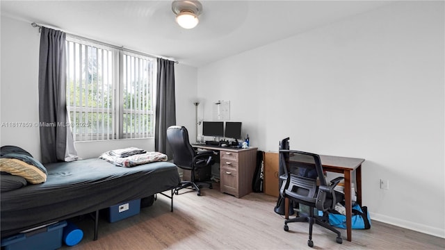 2000 N Bayshore Dr Unit 218, Miami, FL 33137 - bedroom with light wood-type flooring, a desk, baseboards, and ceiling fan