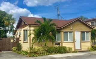 1416 N 2nd Ave N, Lake Worth, FL 33460 - view of front facade