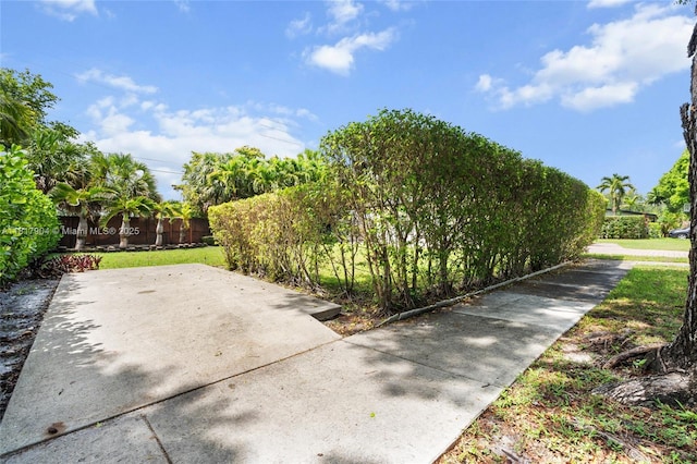 6301 Lake Geneva Rd, Miami Lakes, FL 33014 - view of patio