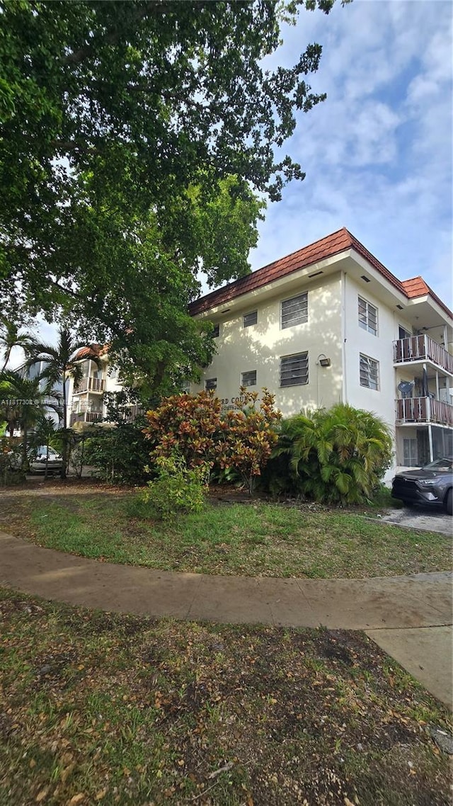 13655 NE 10th Ave Unit 108, North Miami, FL 33161 - view of side of home with stucco siding