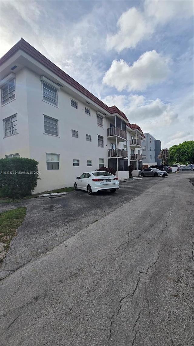 13655 NE 10th Ave Unit 108, North Miami, FL 33161 - view of building exterior with uncovered parking