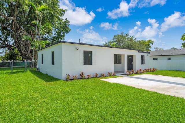 1010 NE 140th St, North Miami, FL 33161 - ranch-style house featuring stucco siding