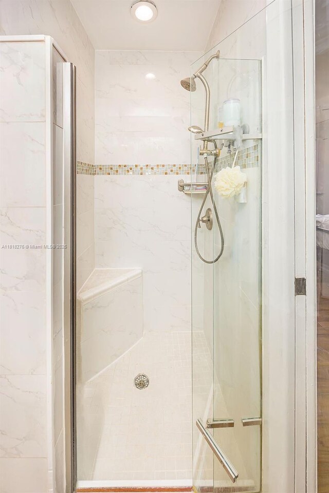1801 N 55th Ave, Hollywood, FL 33021 - full bath featuring a marble finish shower