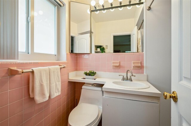 1231 N 15th Ct, Hollywood, FL 33020 - bedroom featuring multiple windows, light colored carpet, and ceiling fan
