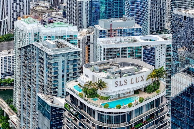 801 S Miami Ave Unit 3704, Miami, FL 33130 - view of urban area with a pool