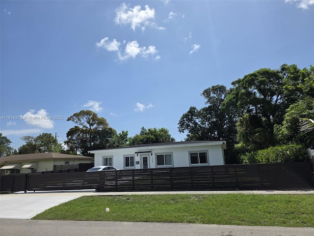 730 Alabama Ave, Fort Lauderdale, FL 33312 - view of front facade with a fenced front yard, stucco siding, and a gate