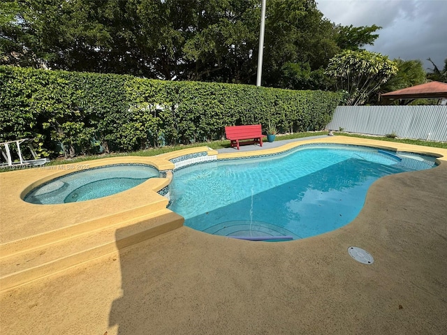 7115 SW 147th Ct, Miami, FL 33193 - view of swimming pool with a fenced backyard and a pool with connected hot tub