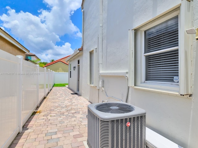 624 Stanton Dr, Weston, FL 33326 - fenced backyard with a patio
