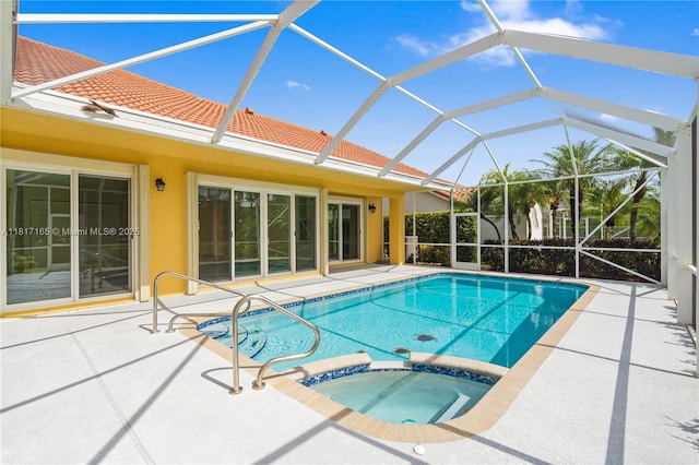477 Spinnaker, Weston, FL 33326 - view of swimming pool with a patio area, a pool with connected hot tub, and a lanai