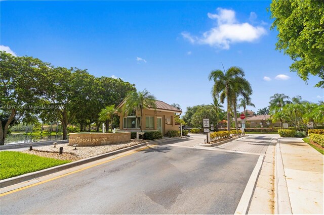 477 Spinnaker, Weston, FL 33326 - view of front facade featuring stucco siding and a tiled roof