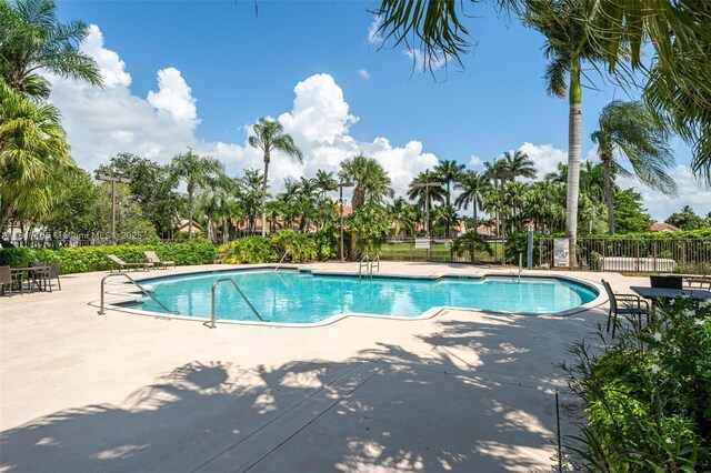 477 Spinnaker, Weston, FL 33326 - community pool with a patio