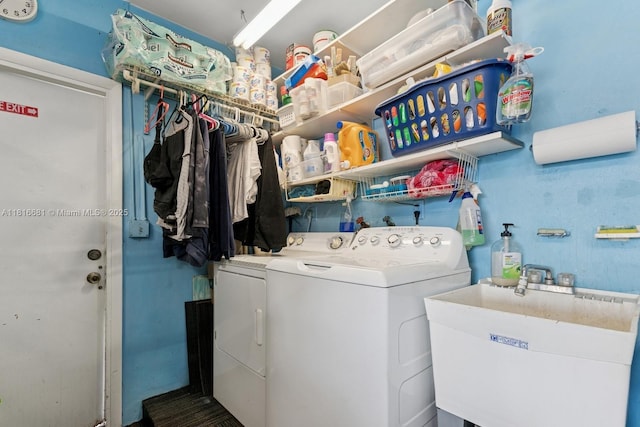 1305 N 47th Ave, Hollywood, FL 33021 - laundry area featuring washer and dryer