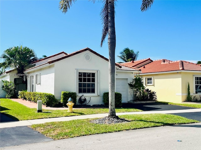 886 SW 180th Ter, Pembroke Pines, FL 33029 - view of front facade featuring an attached garage, stucco siding, asphalt driveway, and a front lawn