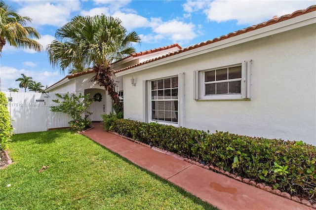 886 SW 180th Ter, Pembroke Pines, FL 33029 - entrance to property with stucco siding and a tile roof