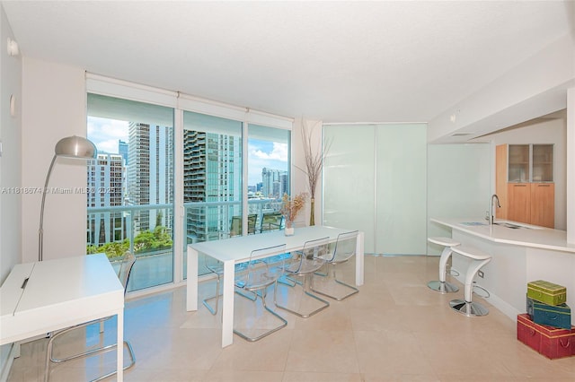 480 NE 30th St Unit 1505, Miami, FL 33137 - dining area with plenty of natural light, expansive windows, and a city view