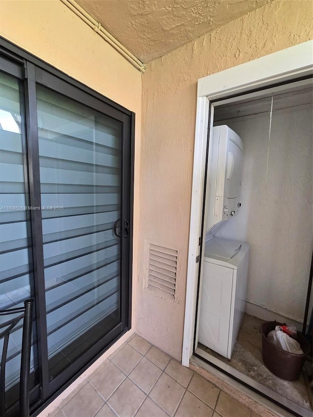 1140 Independence Trl Unit 1140-J, Homestead, FL 33034 - property entrance featuring stacked washer / drying machine and stucco siding