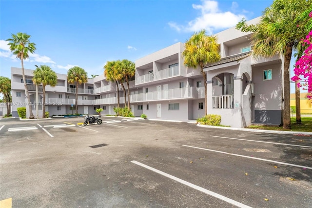 2660 W 76th St Unit 106, Hialeah, FL 33016 - view of property featuring uncovered parking