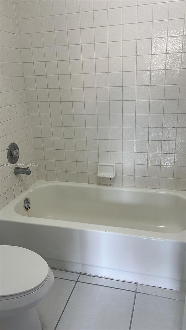 9808 Hammocks Blvd Unit 203-23, Miami, FL 33196 - full bathroom featuring tile patterned flooring, toilet, and washtub / shower combination