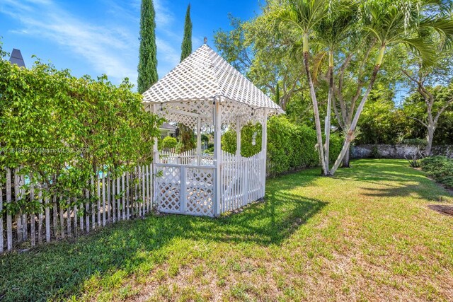 6129 SW 74th Ct, Miami, FL 33143 - view of yard with a gazebo