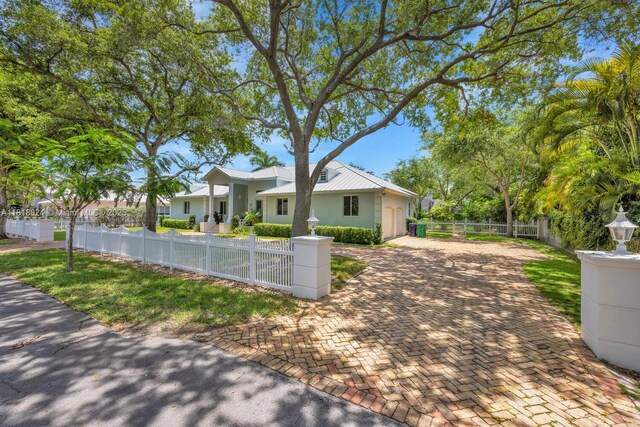 6129 SW 74th Ct, Miami, FL 33143 - view of front of home featuring a metal roof and a fenced front yard