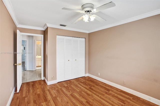 9601 NW 8th Cir, Plantation, FL 33324 - unfurnished bedroom featuring light wood-style flooring, baseboards, a closet, crown molding, and a ceiling fan