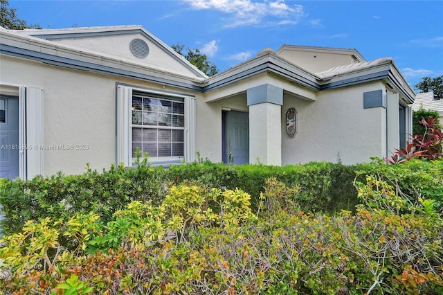 9601 NW 8th Cir, Plantation, FL 33324 - view of front facade with stucco siding