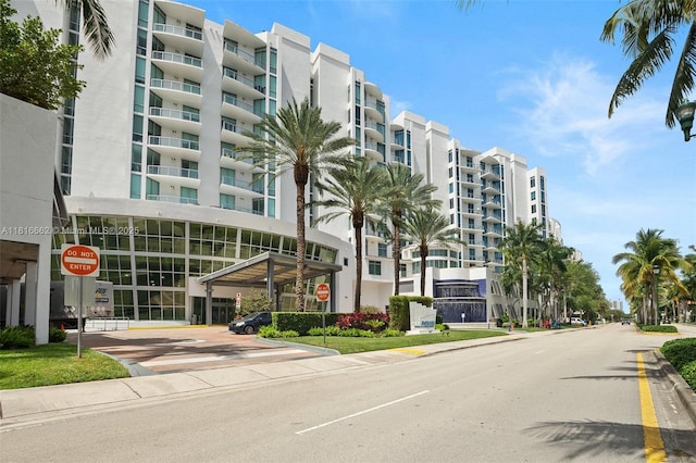 3029 NE 188th St Unit 821, Aventura, FL 33180 - view of apartment building / complex