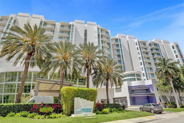 3029 NE 188th St Unit 821, Aventura, FL 33180 - view of apartment building / complex