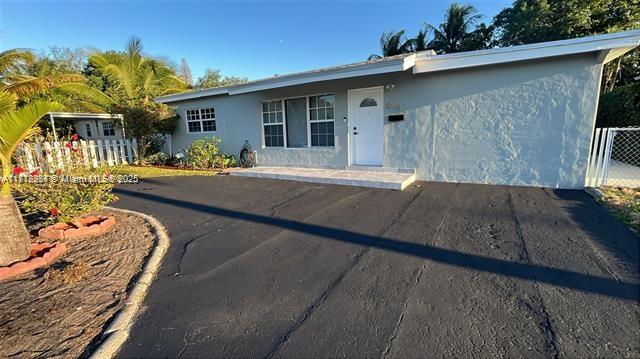 280 NE 169th St, North Miami Beach, FL 33162 - single story home featuring stucco siding