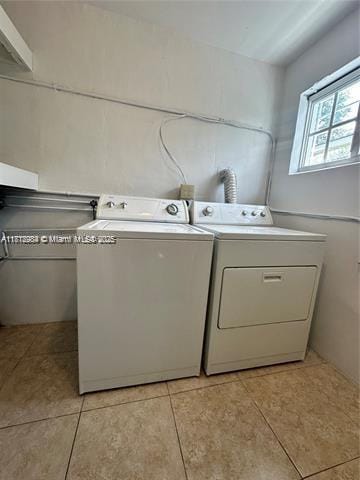 280 NE 169th St, North Miami Beach, FL 33162 - laundry area with independent washer and dryer and light tile patterned floors