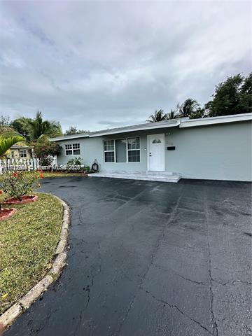280 NE 169th St, North Miami Beach, FL 33162 - ranch-style house with driveway