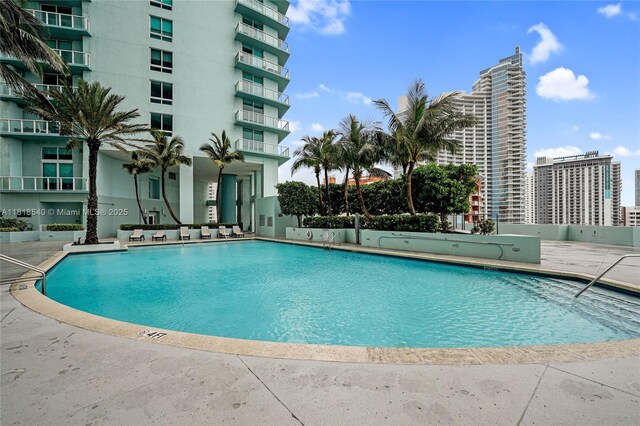 1900 N Bayshore Dr Unit 1411, Miami, FL 33132 - view of community pool