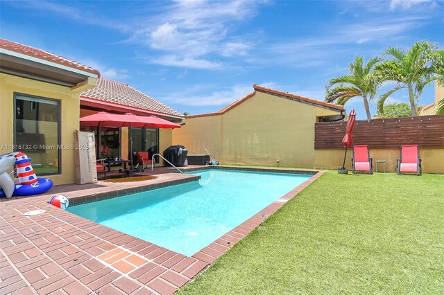 1057 NE 202nd Ln, Miami, FL 33179 - swimming pool with a patio area