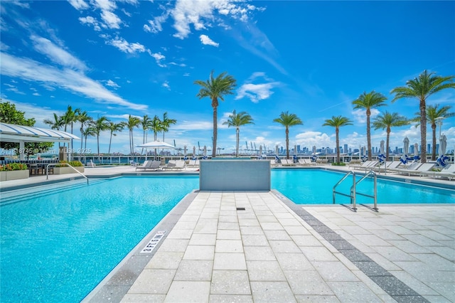 400 Alton Rd Unit 407, Miami Beach, FL 33139 - community pool with a patio area