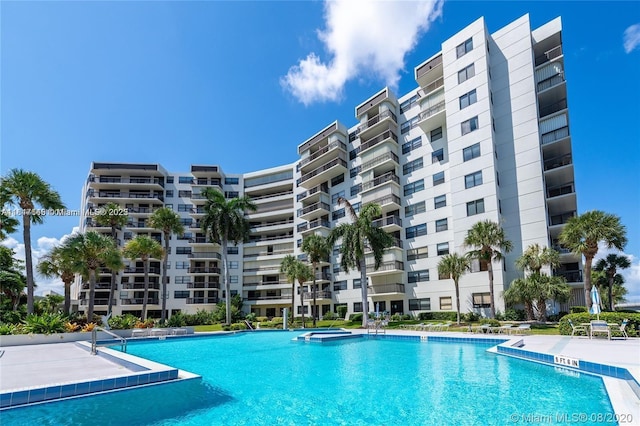 2900 NE 14th St Cswy Unit 410, Pompano Beach, FL 33062 - view of community pool