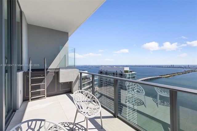 480 NE 31st St Unit Ph5303, Miami, FL 33137 - balcony with a water view