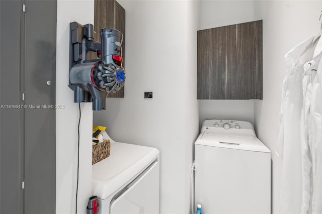 480 NE 31st St Unit Ph5303, Miami, FL 33137 - laundry area with independent washer and dryer and cabinet space