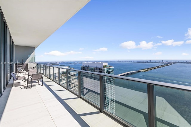 480 NE 31st St Unit Ph5303, Miami, FL 33137 - balcony featuring a water view