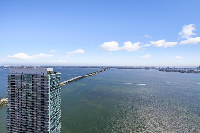 480 NE 31st St Unit Ph5303, Miami, FL 33137 - drone / aerial view of a large body of water and a notable bridge