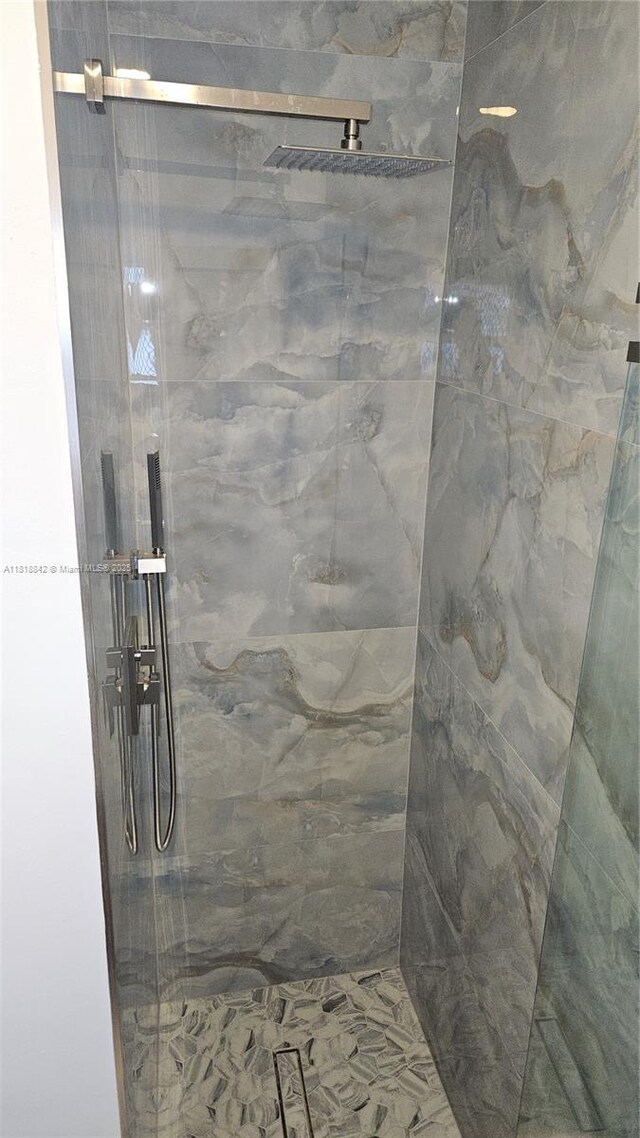 130 W 60th St, Hialeah, FL 33012 - bathroom with tiled shower