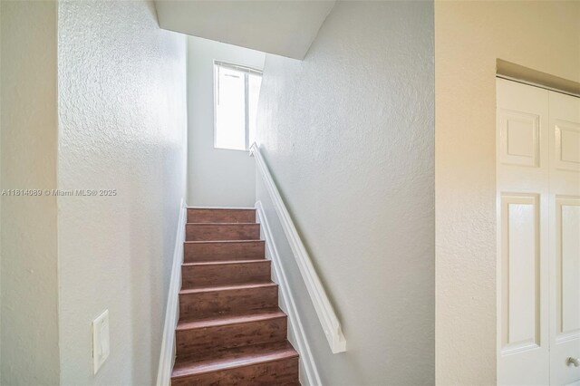 3223 SE 2nd Dr, Homestead, FL 33033 - stairway with a textured wall