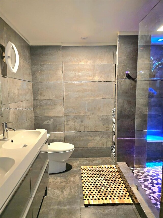 7400 Radice Ct Unit 402, Lauderhill, FL 33319 - full bathroom with double vanity, toilet, and tile walls