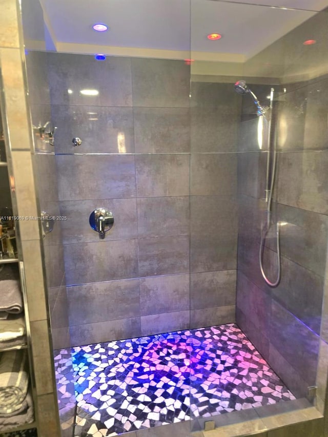7400 Radice Ct Unit 402, Lauderhill, FL 33319 - bathroom with tiled shower and recessed lighting