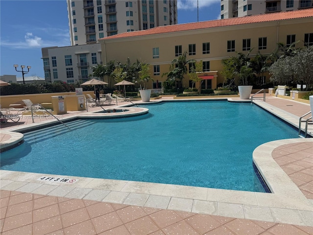 7350 SW 89th St Unit 2011S, Miami, FL 33156 - community pool with a patio