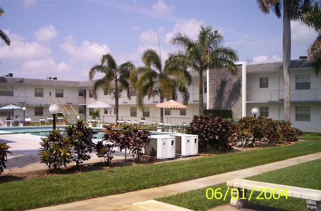6201 SW 37th St Unit 113, Davie, FL 33314 - view of property's community with a swimming pool and a lawn