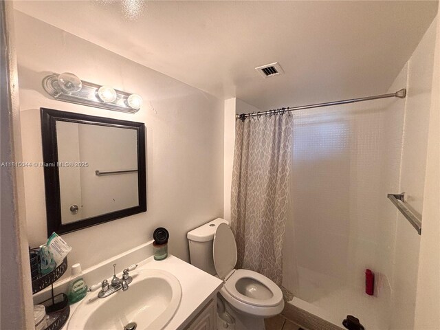 498 NW 165th St Rd Unit D-405, Miami, FL 33169 - bathroom with toilet, vanity, and a shower with shower curtain