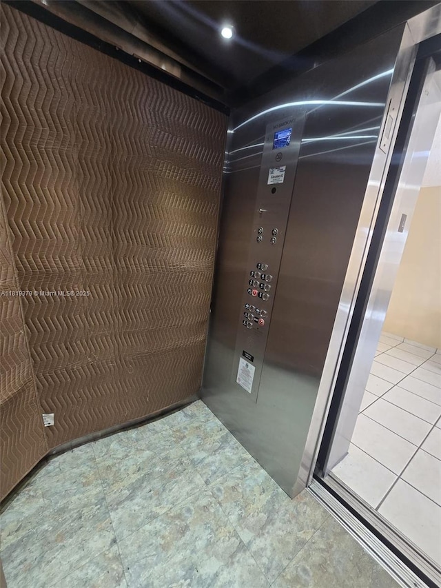 9688 Fontainebleau Blvd Unit 409, Miami, FL 33172 - view of elevator