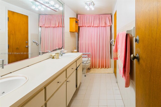 7280 SW 9th St, Miami, FL 33144 - full bath with double vanity and toilet