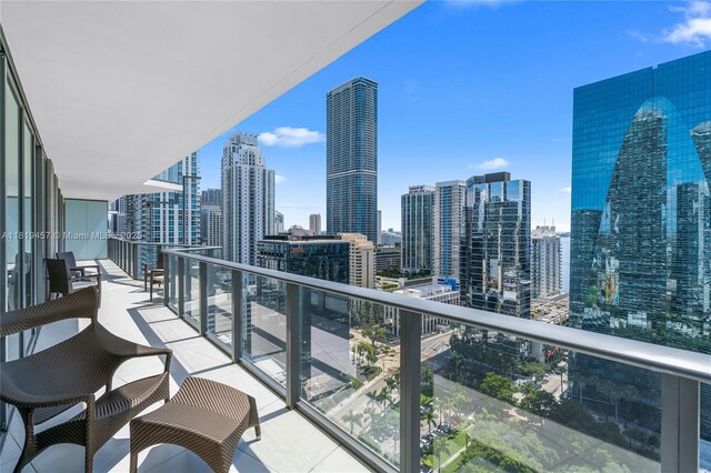 1300 S Miami Ave Unit 2305, Miami, FL 33130 - balcony featuring a skyline view