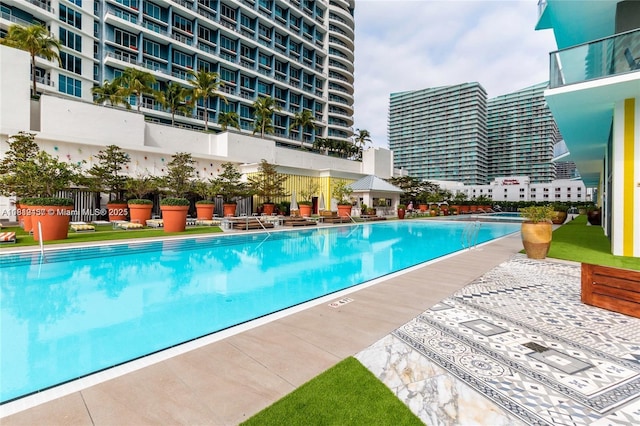 1300 S Miami Ave Unit 2305, Miami, FL 33130 - view of community pool